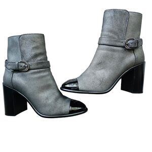 Chanel 22B CC Cap Toe Short Boot Size 39.5 8.5 9 Gray Suede Patent Black Leather